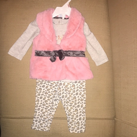 Two girls outfits.size 6 months - Picture 2 of 5